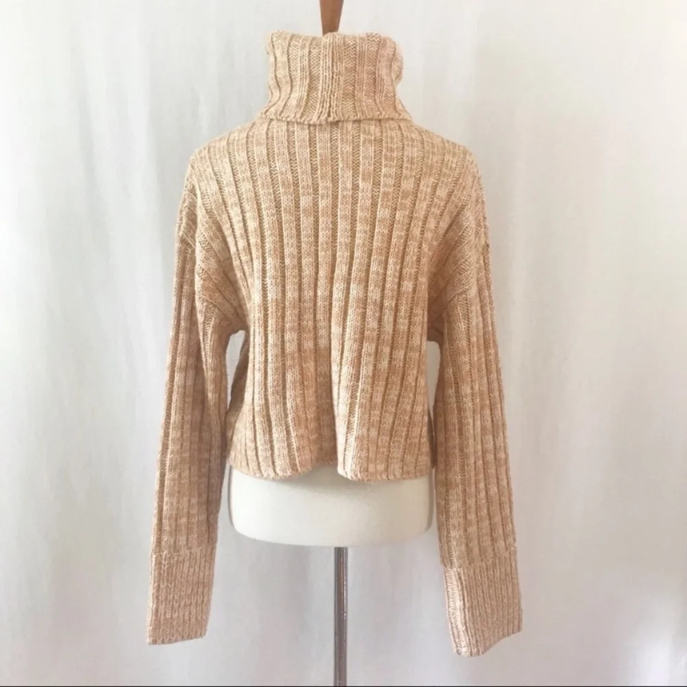 Urban Outfitters Cropped Turtleneck Sweater Women’s Small Tan White Chunky Knit